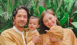 Edward Akbar Bantu Kimberly Ryder Lebih Baik: Dari Ibadah hingga Kehidupan