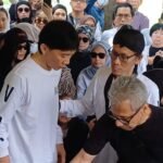 Bimbim Slank Turun ke Liang Lahad, Melepas Bunda Iffet untuk Selamanya