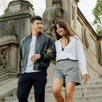 Wedding Kiss Aurelie Moeremans dan Suami Tampan Bikin Baper di Pesta Resepsi: Momen Romantis yang Menggetarkan Hati