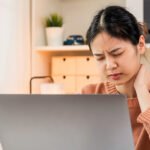 Leher Kaku Saat Bekerja? Inilah Penyebab Nyeri Leher pada Orang Kantoran yang Harus Diwaspadai