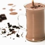 Nikmat Tak Selalu Dosa: Susu Cokelat untuk Orang Dewasa, Manfaat dan Risikonya!