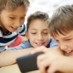 Bukan Sekadar Main Game: Ini 4 Alasan Anak Mudah Kecanduan Gadget, Kata Psikiater