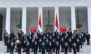 Manuver Diam-Diam: Cara Menteri Jokowi Hindari Reshuffle Kabinet Prabowo