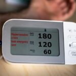 Waspada Krisis Hipertensi! Ini Bahaya Tekanan Darah 180/120 mmHg yang Harus Kamu Ketahui