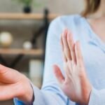 Lingkaran Asap Persahabatan: Mengapa Remaja Sulit Berhenti Merokok karena Teman Sebaya?