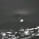 Dentuman di Tengah Malam: Gunung Marapi Erupsi, Abu Vulkanik Melambung 800 Meter